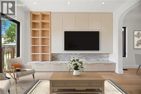 40 Maple Avenue North Mississauga ON L5H 2S1