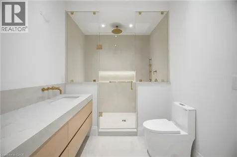 40 Maple Avenue North Mississauga ON L5H 2S1