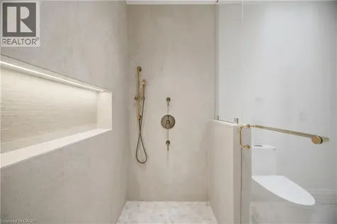 40 Maple Avenue North Mississauga ON L5H 2S1