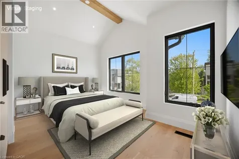 40 Maple Avenue North Mississauga ON L5H 2S1