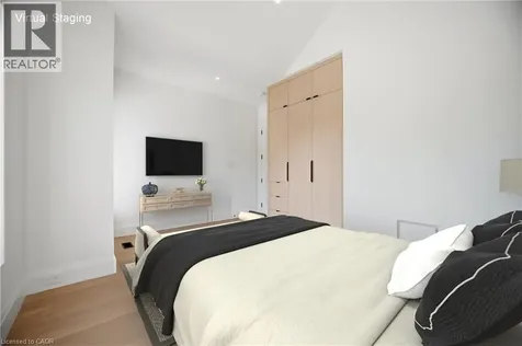 40 Maple Avenue North Mississauga ON L5H 2S1