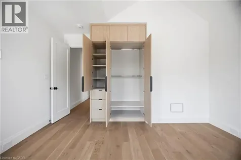 40 Maple Avenue North Mississauga ON L5H 2S1