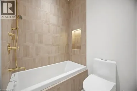 40 Maple Avenue North Mississauga ON L5H 2S1