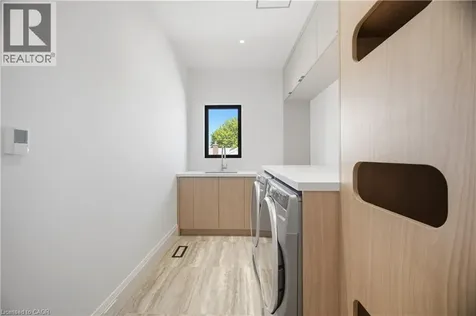 40 Maple Avenue North Mississauga ON L5H 2S1