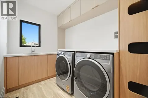 40 Maple Avenue North Mississauga ON L5H 2S1