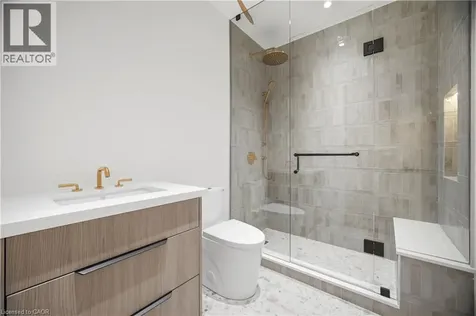 40 Maple Avenue North Mississauga ON L5H 2S1