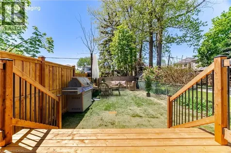 40 Maple Avenue North Mississauga ON L5H 2S1