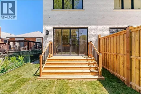 40 Maple Avenue North Mississauga ON L5H 2S1