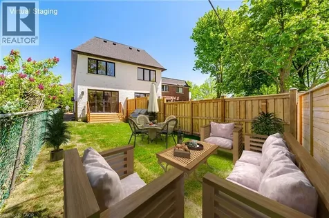 40 Maple Avenue North Mississauga ON L5H 2S1