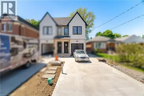 40 Maple Avenue North Mississauga ON L5H 2S1