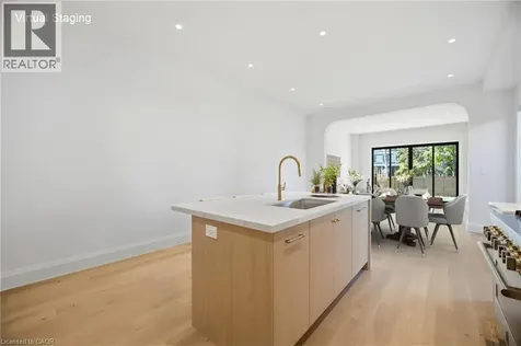 40 Maple Avenue North Mississauga ON L5H 2S1