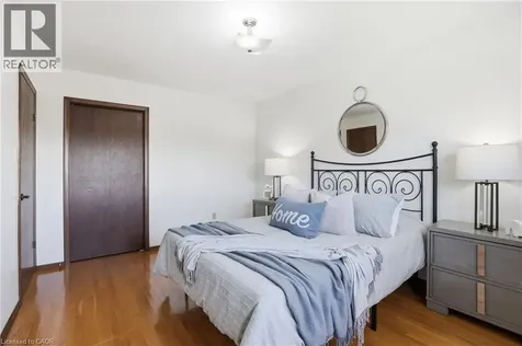 64 Eastbury Drive Stoney Creek ON L8E 2V4