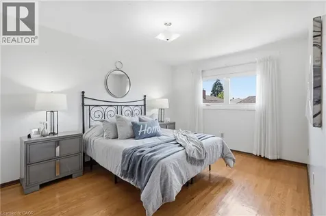 64 Eastbury Drive Stoney Creek ON L8E 2V4