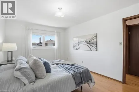 64 Eastbury Drive Stoney Creek ON L8E 2V4