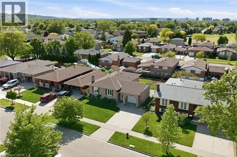 64 Eastbury Drive Stoney Creek ON L8E 2V4