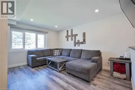 15 Manchester Street Cambridge ON N1R 1R5