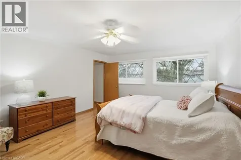 2127 Larabee Court Burlington ON L7P 3S3