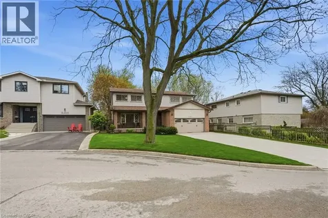 2127 Larabee Court Burlington ON L7P 3S3