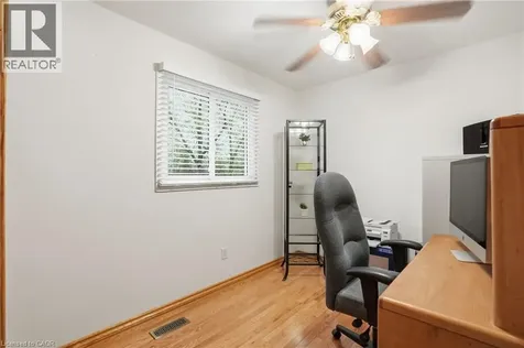 2127 Larabee Court Burlington ON L7P 3S3