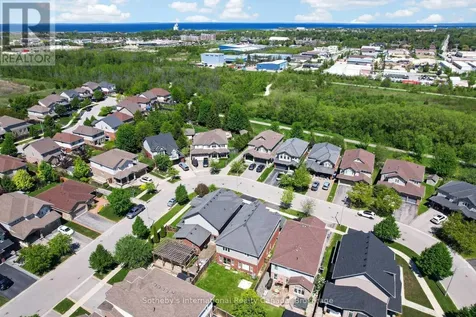 36 Kayla Crescent Collingwood ON L9Y 5K8