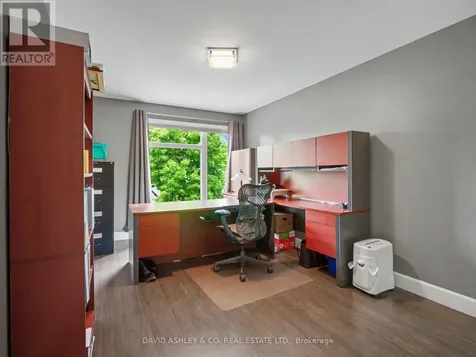 623 Tweedsmuir Avenue West Ottawa ON K1Z 5P4