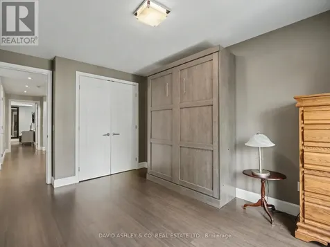623 Tweedsmuir Avenue West Ottawa ON K1Z 5P4