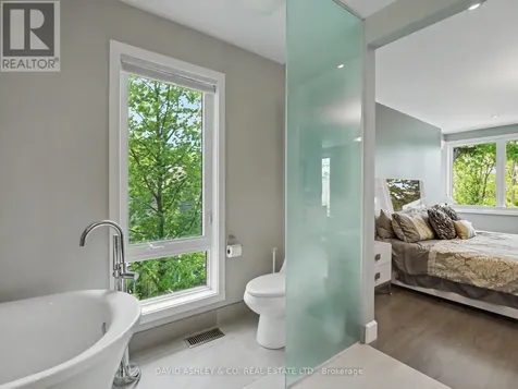 623 Tweedsmuir Avenue West Ottawa ON K1Z 5P4