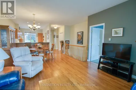 27 Eileen Crescent Ottawa ON K2S 1X2