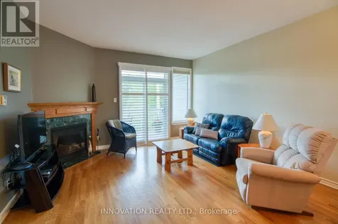 27 Eileen Crescent Ottawa ON K2S 1X2
