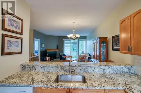 27 Eileen Crescent Ottawa ON K2S 1X2