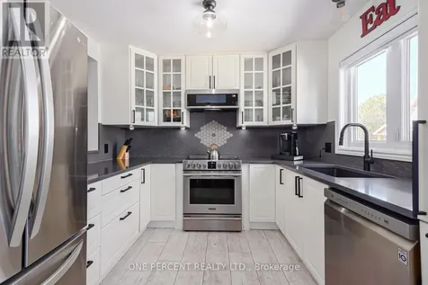 24 Starboard Road Collingwood ON L9Y 5C8