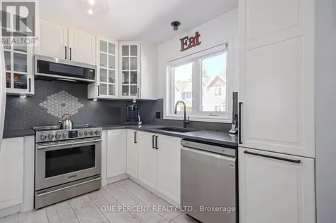 24 Starboard Road Collingwood ON L9Y 5C8