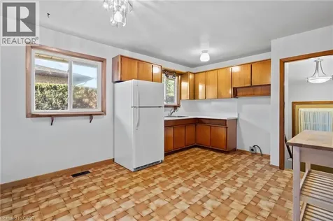 12 Lorne Avenue Grimsby ON L3M 2H5