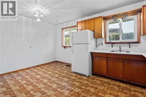 12 Lorne Avenue Grimsby ON L3M 2H5