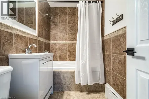 2052 Courtland Drive Burlington ON L7R 1R8