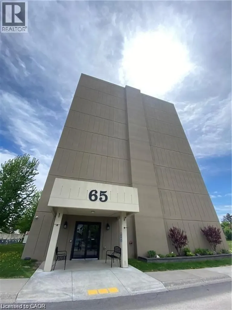 65 Highland Crescent Kitchener ON N2M 5M8
