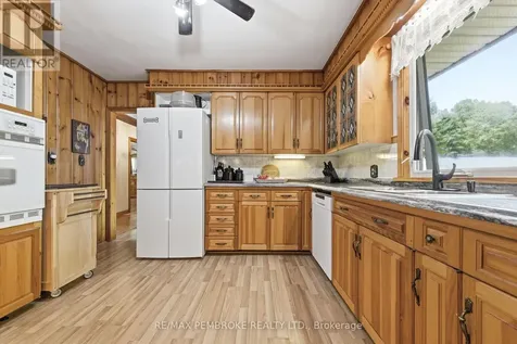 236 Witt Road Laurentian Valley ON K8A 6W5