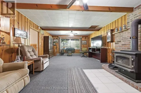 236 Witt Road Laurentian Valley ON K8A 6W5
