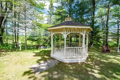236 Witt Road Laurentian Valley ON K8A 6W5