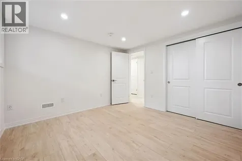 525 Erinbrook Drive Kitchener ON N2E 3T1