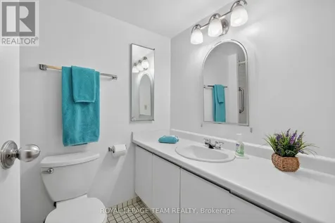 2760 Carousel Crescent Ottawa ON K1T 2N4
