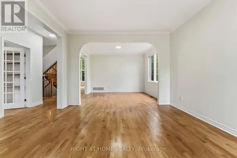 281 Goldridge Drive Ottawa ON K2T 1H4