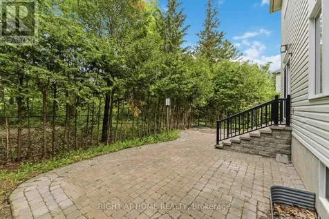 281 Goldridge Drive Ottawa ON K2T 1H4