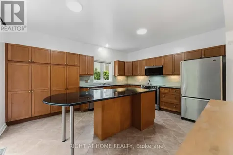 281 Goldridge Drive Ottawa ON K2T 1H4