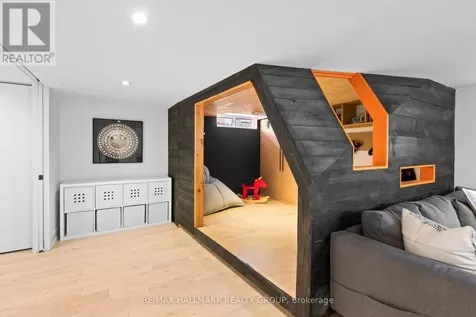 330 Winona Avenue Ottawa ON K1Z 5H4