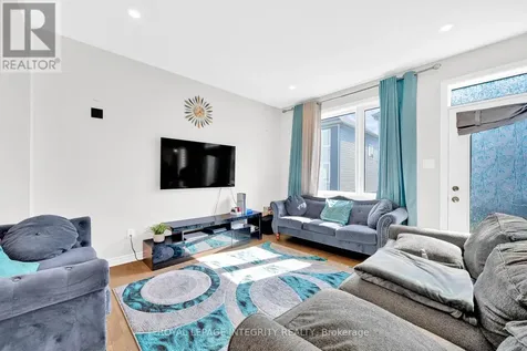 16 Focality Crescent Ottawa ON K1M 0N3