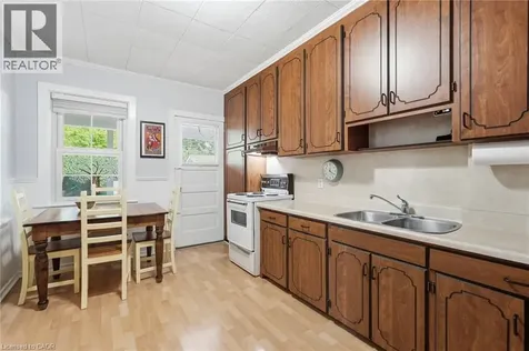 16 Connaught Avenue North Hamilton ON L8L 6Y7