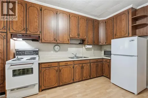 16 Connaught Avenue North Hamilton ON L8L 6Y7
