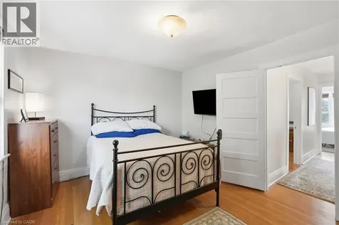 16 Connaught Avenue North Hamilton ON L8L 6Y7