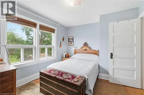 16 Connaught Avenue North Hamilton ON L8L 6Y7